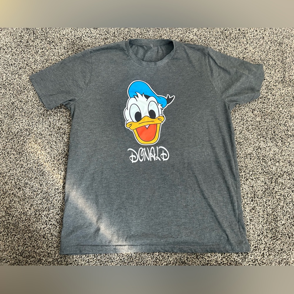 Gray T-Shirt with Donald Duck Graphic XL‎